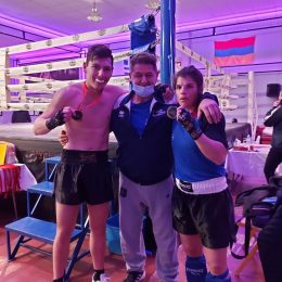 kick_boxing_golden_gloves